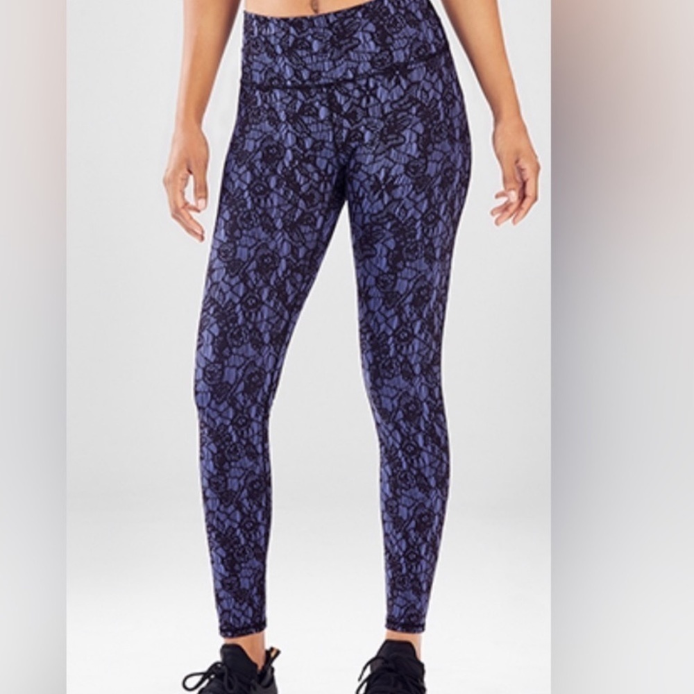 Fabletics PowerHold High Waisted 7/8 Legging Sabine
Blue Print Size Large